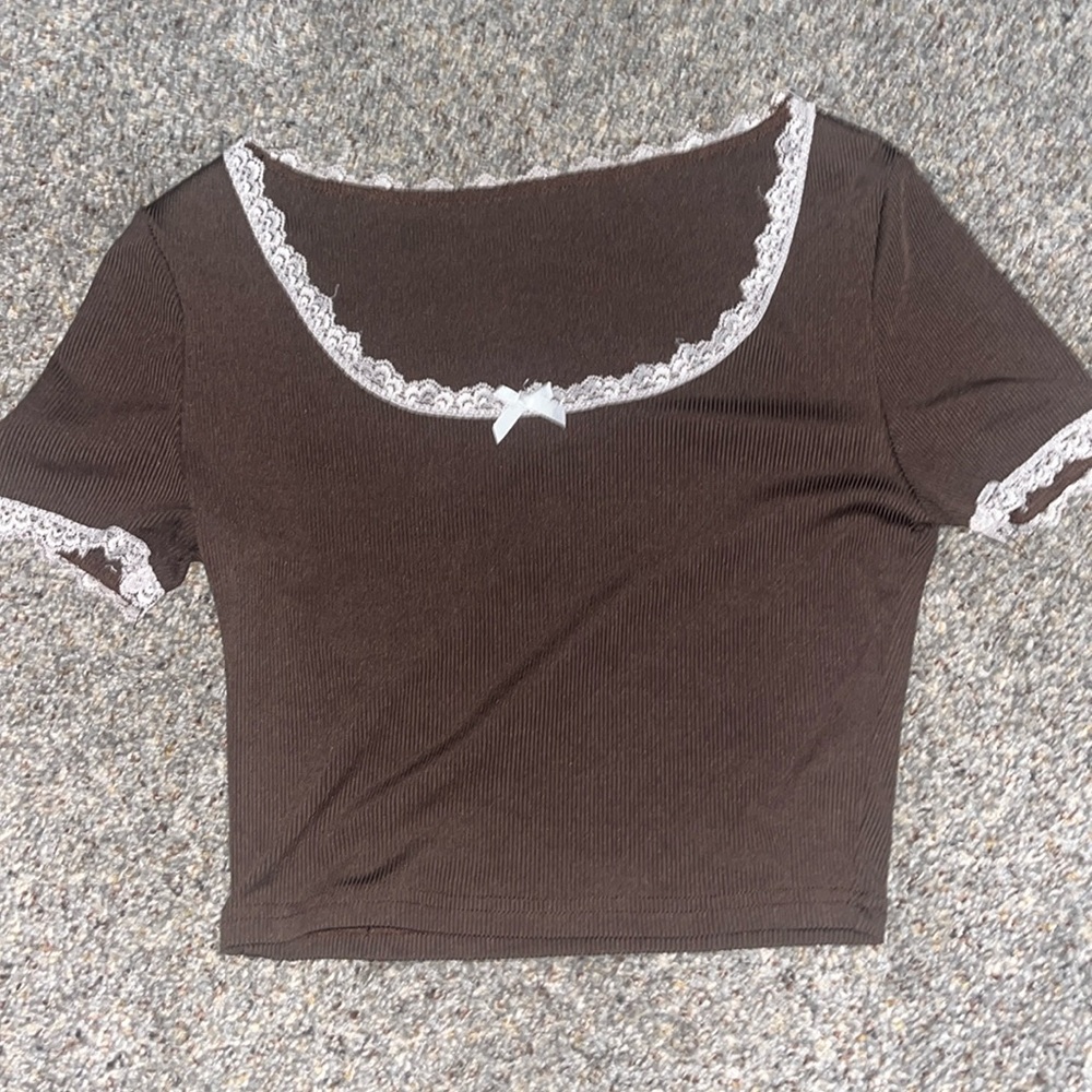 Brown crop top with laced edges
